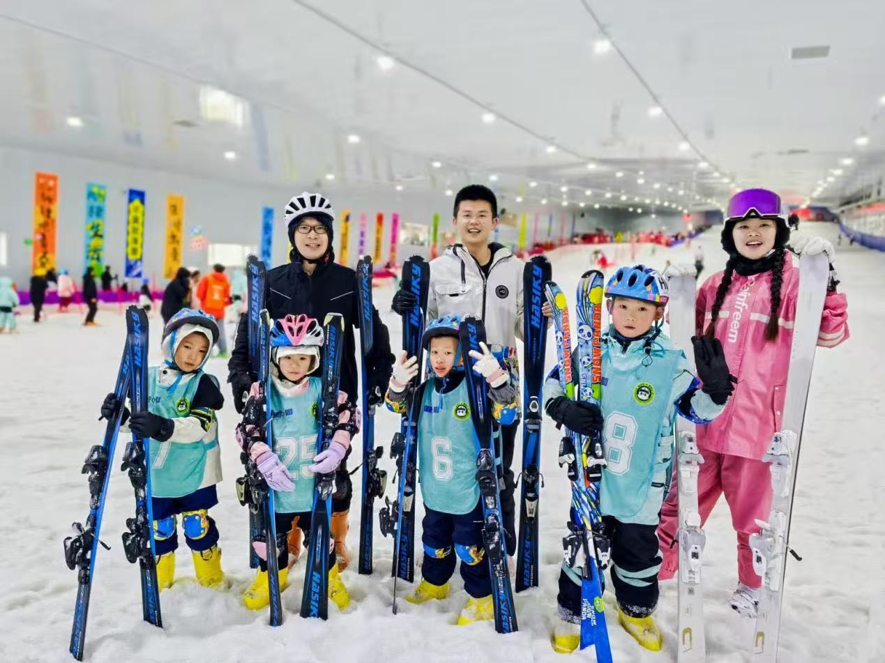 【陽光體育】武體輪滑暑假清涼一夏，趣谷雪場雙板親子滑雪一日游（報名中）
