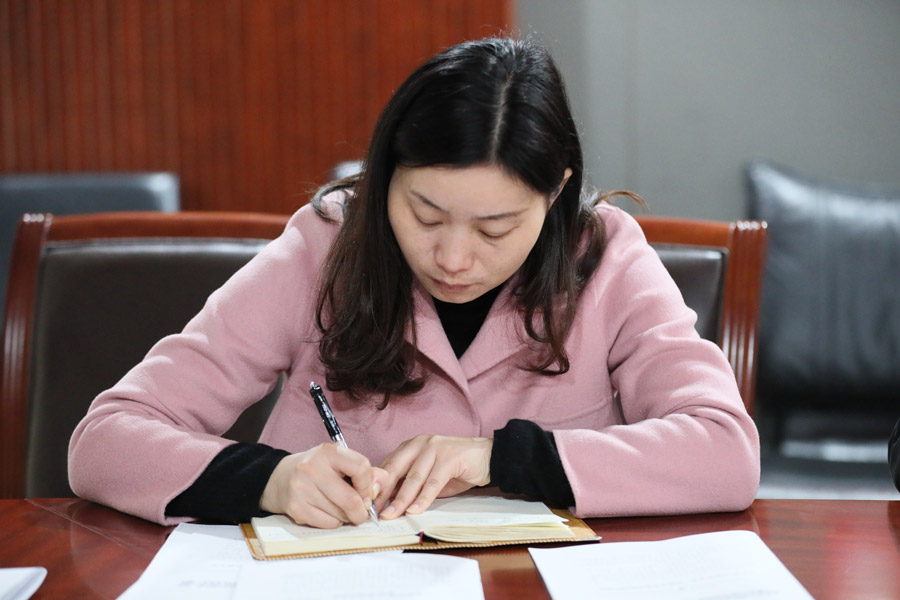 先學(xué)一步 學(xué)深一層 武漢體育中心紀(jì)委傳達學(xué)習(xí)十九屆四中全會精神(圖4)