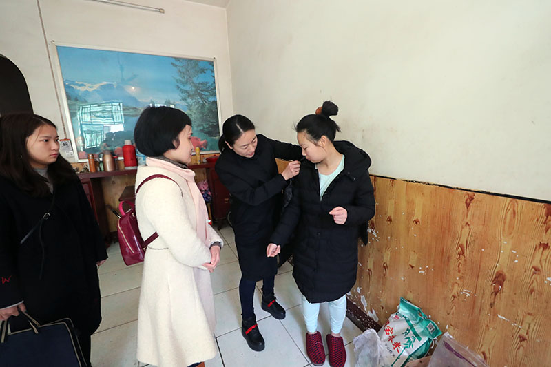 武漢體育中心春節前進社區慰問留守兒童(圖3)