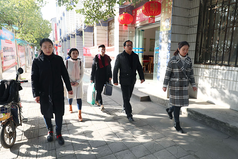 武漢體育中心春節前進社區慰問留守兒童(圖1)