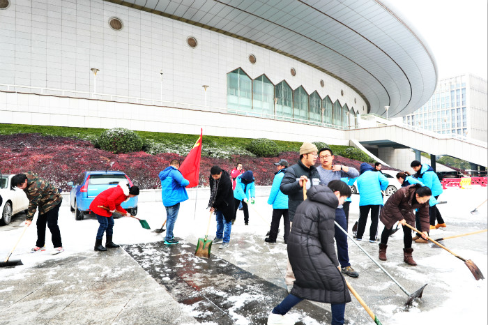 一場雪，體育中心美得不要不要的 但最美的風景還是他們(圖8)