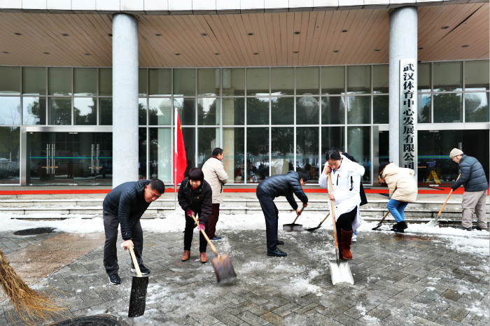 一場雪，體育中心美得不要不要的 但最美的風景還是他們(圖10)