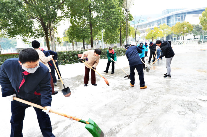 一場雪，體育中心美得不要不要的 但最美的風景還是他們(圖15)