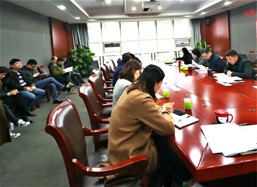 公司黨委召開中心組（擴大）會議 傳達學習區紀委八屆三次全會精神(圖1)