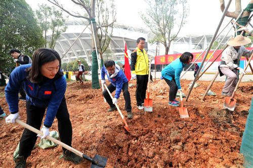 公司黨委召開中心組（擴大）會議 傳達學習區紀委八屆三次全會精神(圖2)