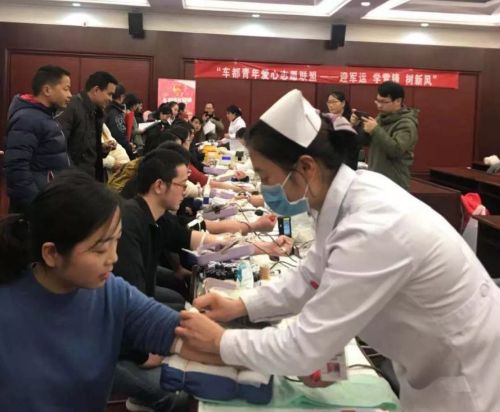 獻出一滴血  匯聚一份愛 ——武漢體育中心組織開展無償獻血活動(圖1)
