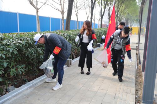 武漢體育中心開展黨員周末大掃除活動(圖2)