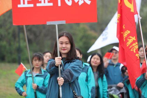 “與軍運同行”徒步活動上演“快閃”  武漢體育中心作為企業代表隊第一方陣登場(圖13)