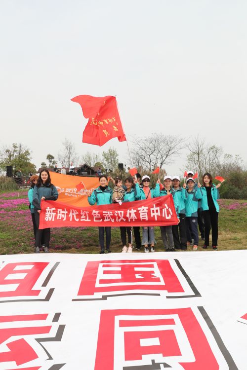 “與軍運同行”徒步活動上演“快閃”  武漢體育中心作為企業代表隊第一方陣登場(圖12)