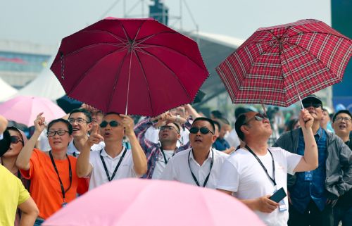 2019國際航聯世界飛行者大會在我區開幕 頂尖飛行員翱翔“天空之城”(圖4)