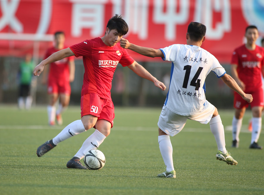 全市職工足球聯賽第二階段比賽 ▏車都綠茵5：0大勝動車組武漢客運段