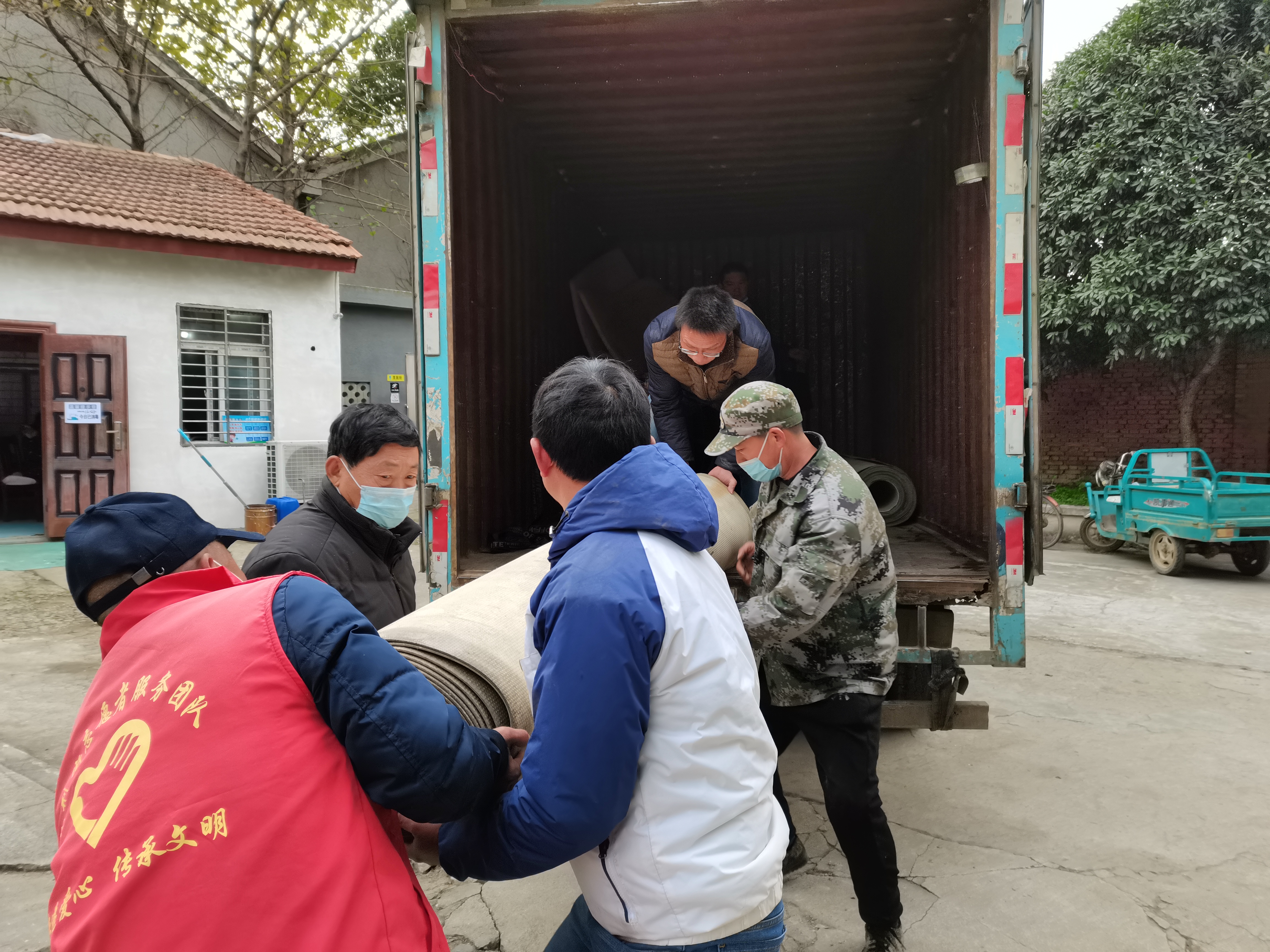 體育器材進社區，結對共建“一家人”(圖2)