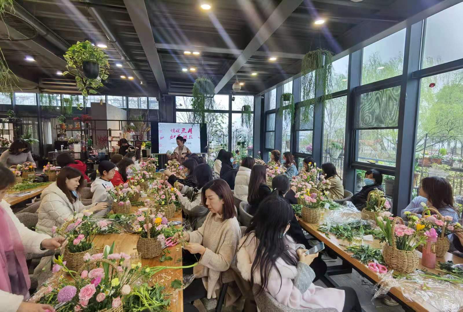 情暖三月 如花綻放 工會三八節花藝活動溫情上演(圖2)